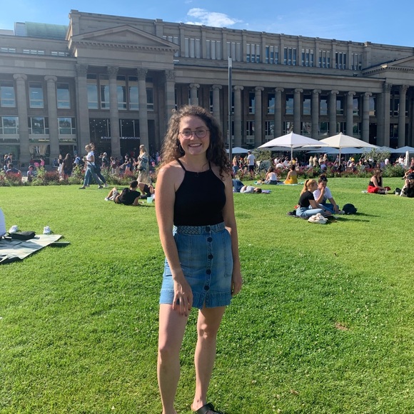 Meet your Posher, Renee - Picture 1 of 5